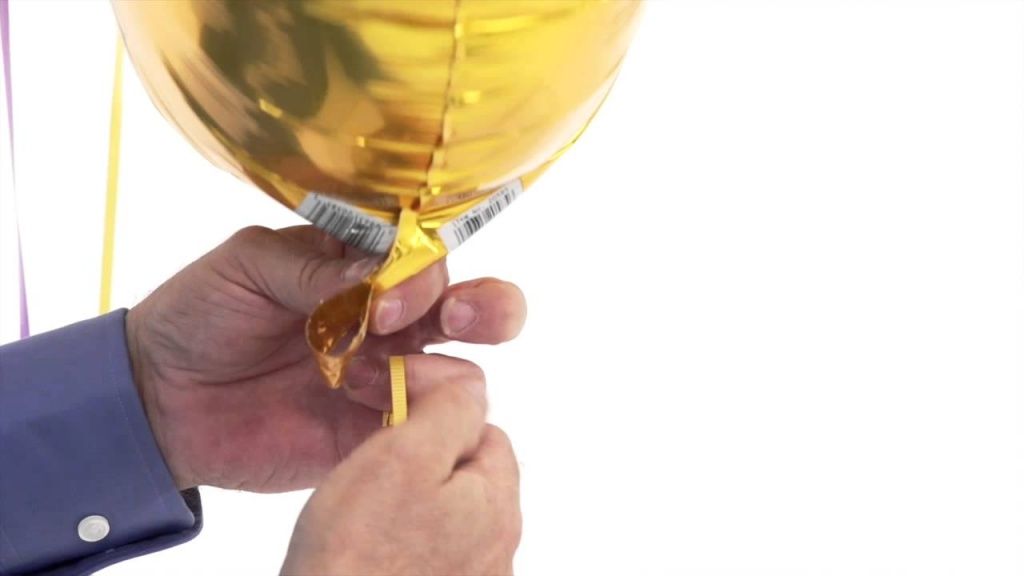 Как надуть шар на палочке